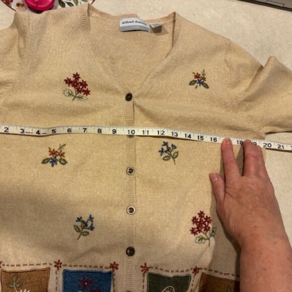 Alfred Dunner Women's Cardigan Patchwork Embroidered Flowers Beige Sweater Sz LP - Picture 7 of 8